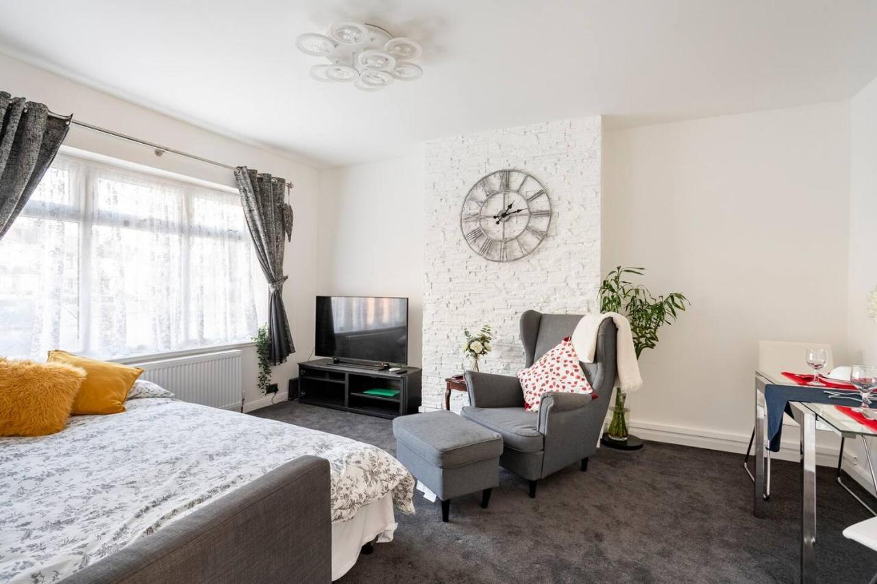 Ferienwohnung Moydom Cosy Apt Sleeps 4 With Self Breakfast & Carpark Redbridge Exterior foto