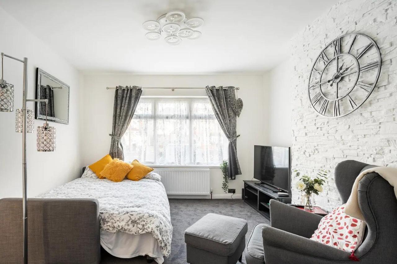 Ferienwohnung Moydom Cosy Apt Sleeps 4 With Self Breakfast & Carpark Redbridge Exterior foto